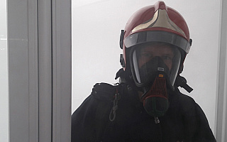 Pożar mieszkania w Jankowicach. 55-letnia kobieta w szpitalu